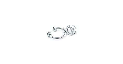 Return to Tiffany® round tag key ring in sterling silver. | Tiffany & Co.