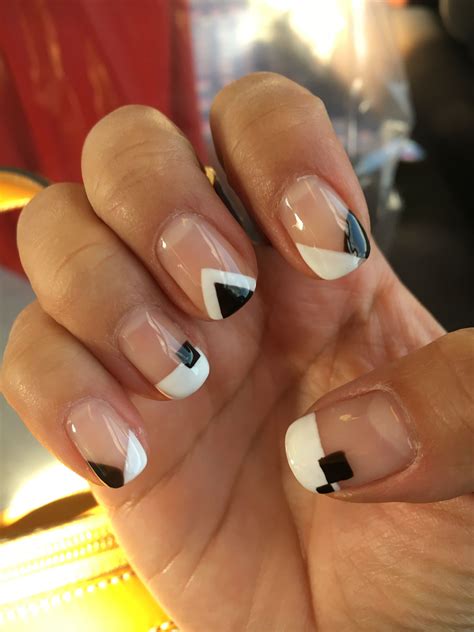 Alternative To a French manicure. Nail art | Minimalist nail art