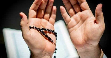 siapakah  memperkenankan doa   kesulitan  ia berdoa