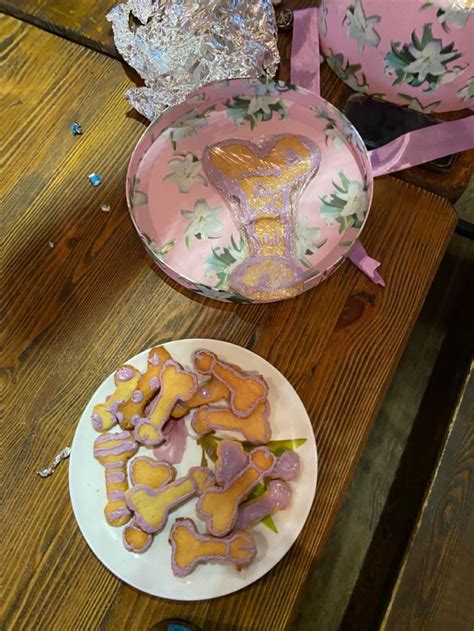 Хуевый подарок | Decorative plates, Decor, Tableware