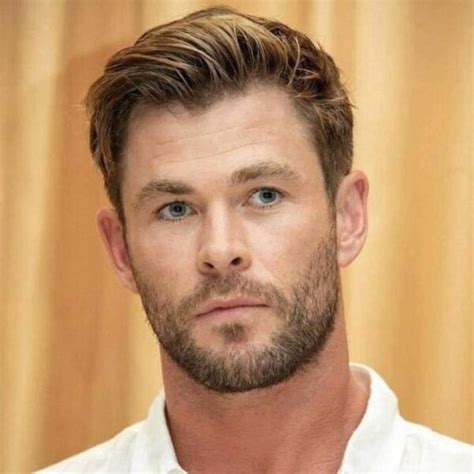 chris hemsworth hairstyle  ultimate guide   iconic