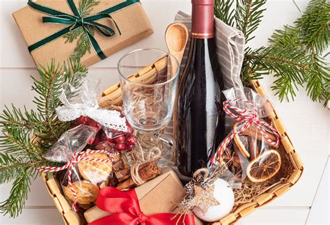 DIY Themed Gift Baskets | Robinette's in Grand Rapids