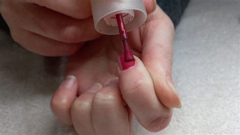 how to put nail paint