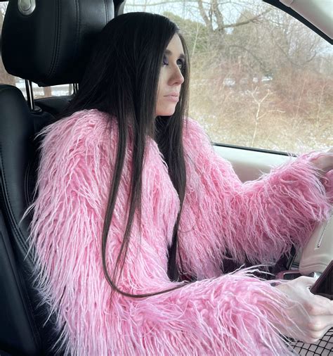 Eugenia Cooney: Amor, Fumar, Origen, Tatuajes y Patrimonio 2025 - Taddlr