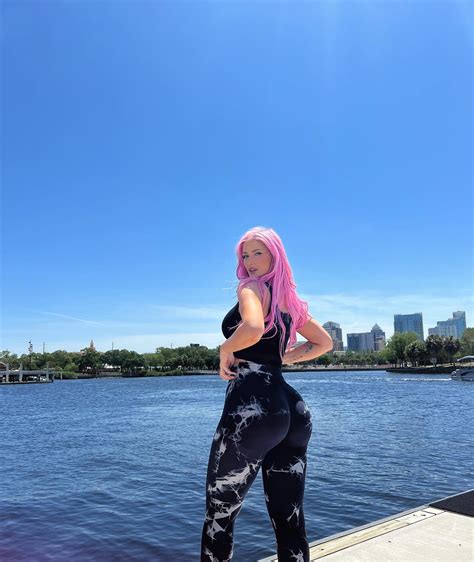 Emmy bre - Can't wait for summer time ☀️ 🧘‍♀️ Breezy,...