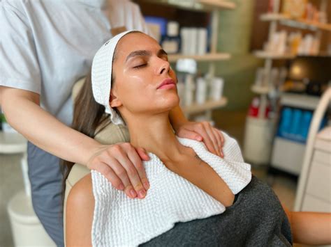 LIQ skinbar представил усовершенствованный уход для лица | BURO.