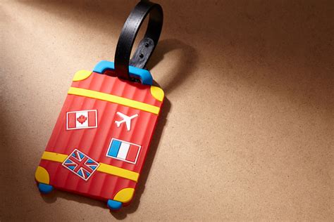 The Best Luggage Tags for International Travel - Travel Geekery