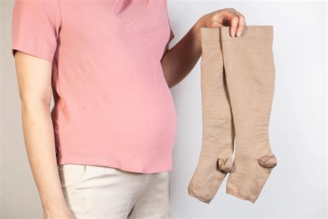 How to Choose Compression Socks During Pregnancy? - Being The Parent