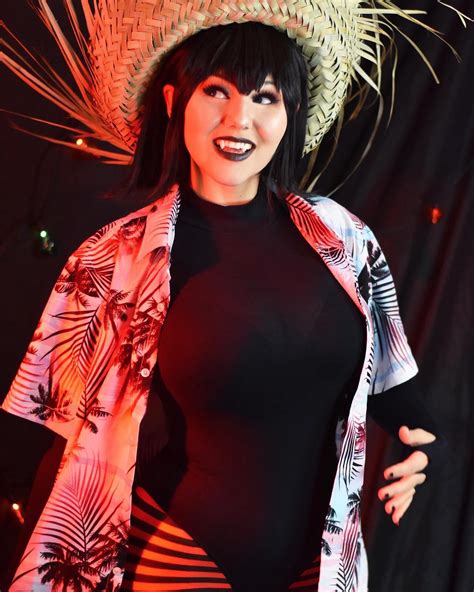 Mavis Cosplay by kobaebeefboo from Hotel Transylvania : r/CosplayNation