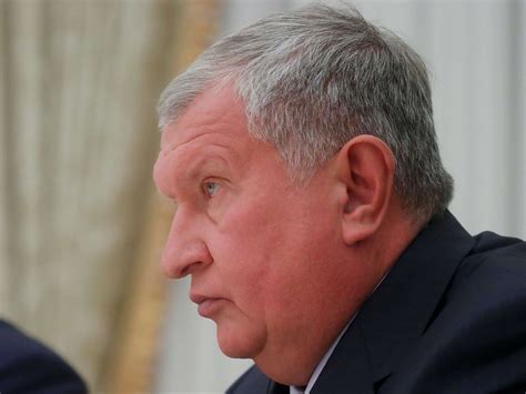 Russian authorities question journalist who wrote story linking Putin ...