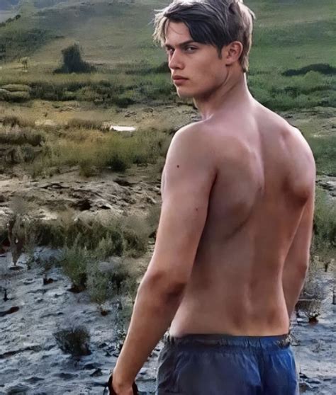 Épinglé par emy 👾🫧🔮 sur — @ nicholas galitzine | Beaux mecs, Mec