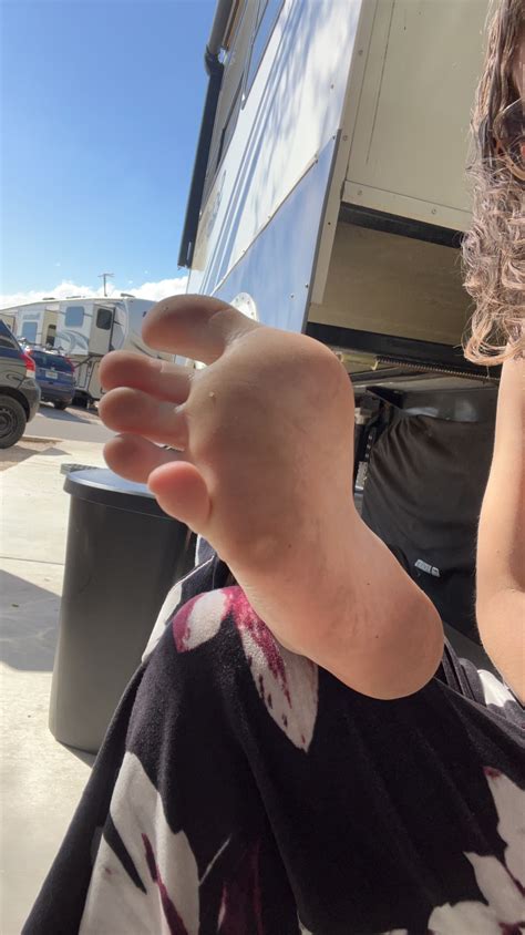 Nudes With Feet Pics | Sexy Nude Feet | FeetFinder