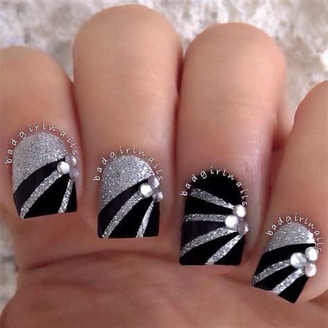 Uñas decoradas con Piedras - Elegantes, Sencillas y Femeninas