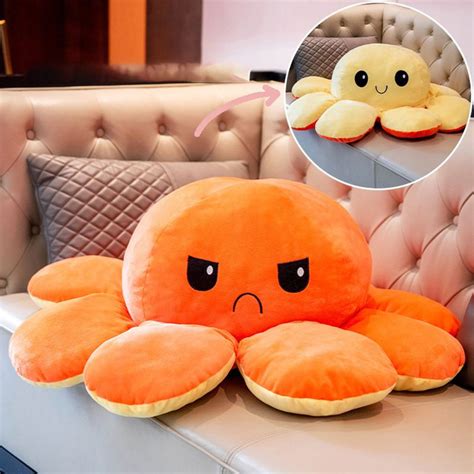 Плюшевые игрушки, гигантские подушки-осьминоги, куклы-перевертыши ...