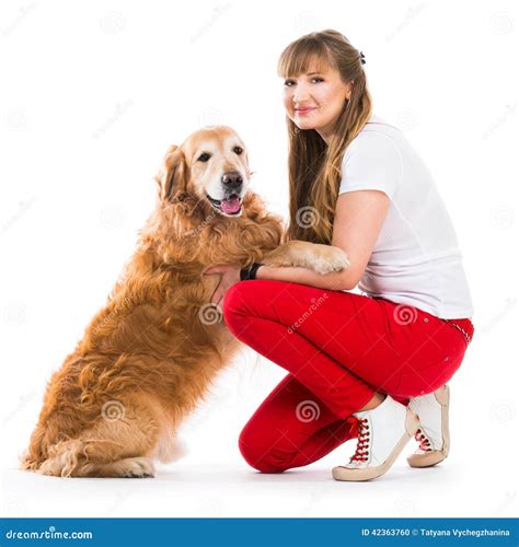 Mujeres Felices Con Su Perro Foto de archivo - Imagen de dorado