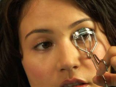 How to Curl Your Eyelashes - Howcast