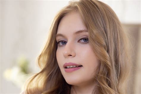 Sonya Elf Pink Hearts HD UHD Erotic Wallpaper