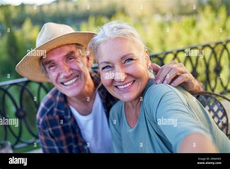 Photo portrait senior wife hi-res stock photography and images - Alamy