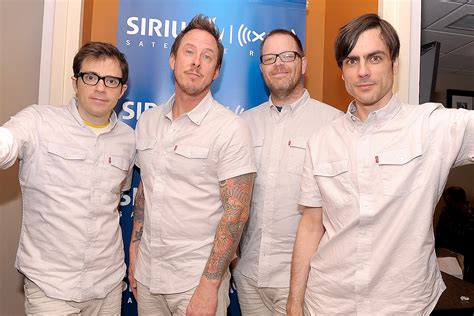 Listen to Weezer's New Song 'A Little Bit of Love'