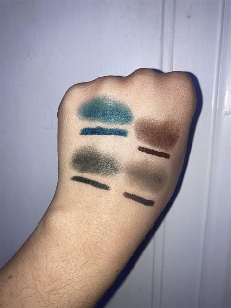 Victoria Beckham Beauty eyeliner swatches : r/swatchitforme