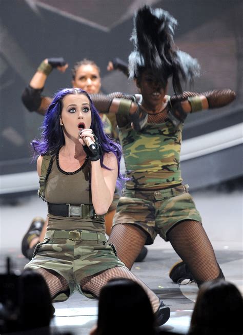 KATY PERRY on Stage at FOX’s American Idol Show – HawtCelebs