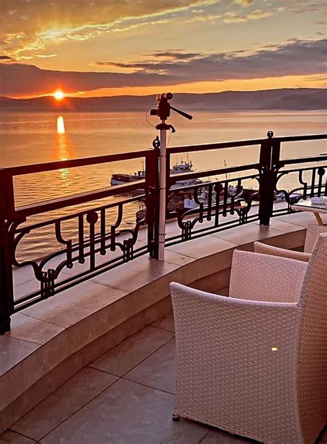 Листвянка на закате🌅 📸 masfeliss | Подслушано Иркутск