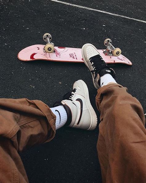 Nike Outfit Casual Shoes Sneakers | Скейтбордистка, Скейтборд арт ...