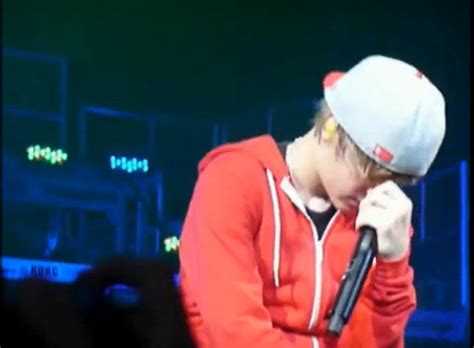 hes crying :( - Justin Bieber Photo (20049790) - Fanpop