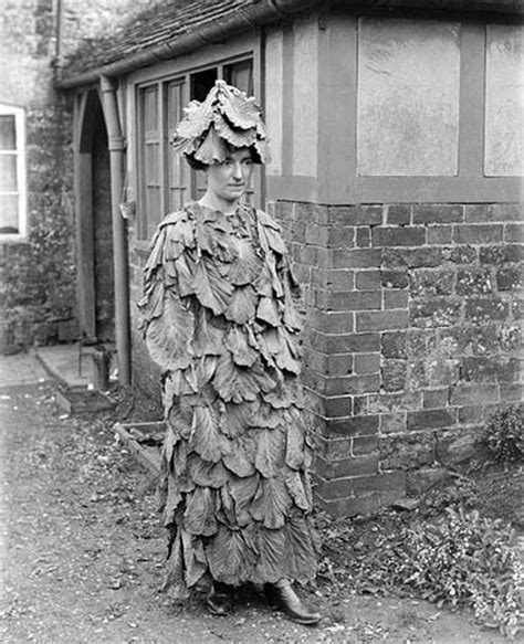 These Creepy Vintage Halloween Costumes Will Give You Nightmares