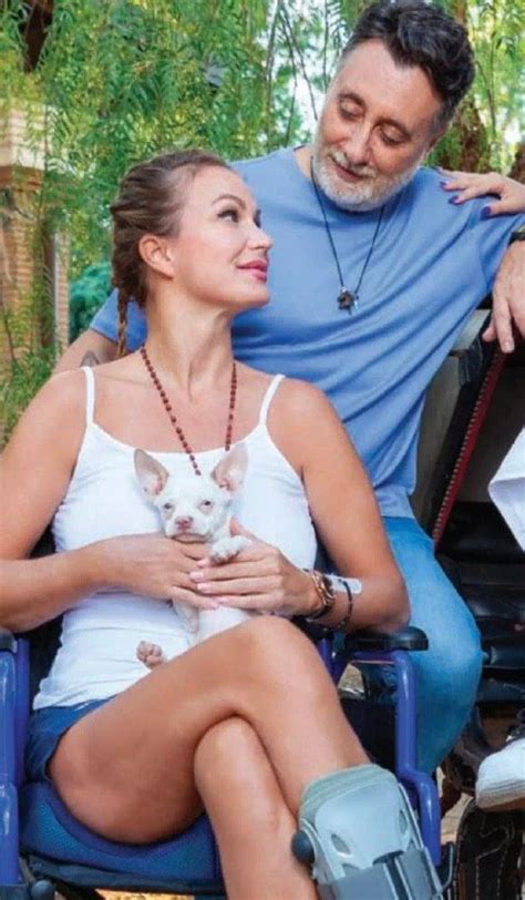 Eva Henger sulla sedia a rotelle dopo l'incidente: come sta - Bigodino