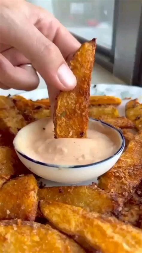 how long to fry potato wedges