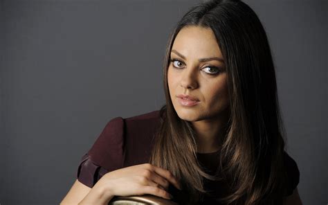 Download Celebrity Mila Kunis Image