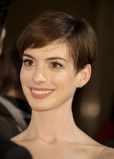 short hair anne hathaway 8