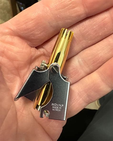 Nose hair trimmer - HoldMyWallet