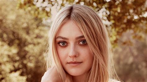 Dakota Fanning close-up. · free photo from axebourne - images on Fonwall