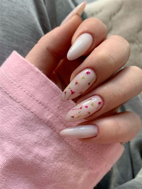 нежный маникюр, нюд, миндаль | One color nails, White nails, Manicure
