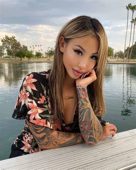 Models Katia Jundi & Kiara Moon's 3 ways Social Media Can Help You