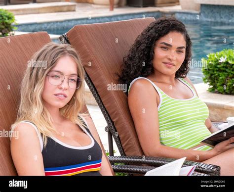 SYDNEY SWEENEY and O'GRADY BRITTANY in THE WHITE LOTUS (2021), directed