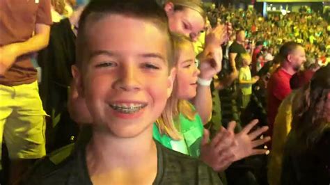 Dude Perfect intro concert - YouTube