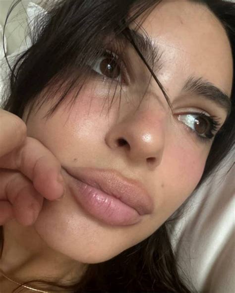 Emily Ratajkowski Topless Tease Fur Hat Sexy - Hot Celebs Home