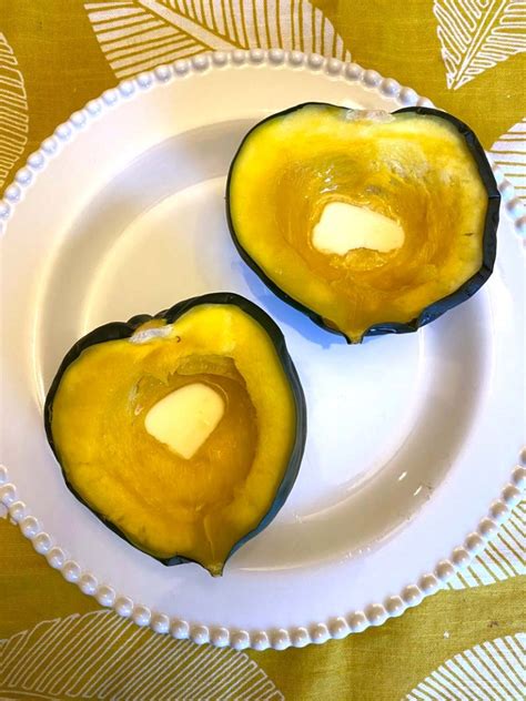 how to cook a acorn squash in the microwave