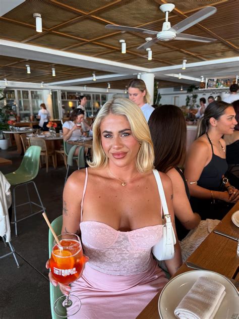 Sara Boyd | UGC CREATOR | @wickedweasel | Instagram