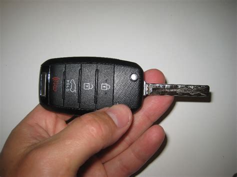 how to open kia sportage key fob