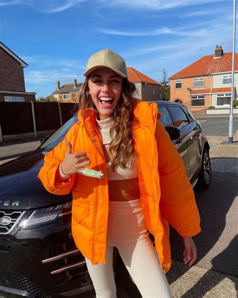 CHLOE VEITCH – Instagram Photos 10/11/2021 – HawtCelebs