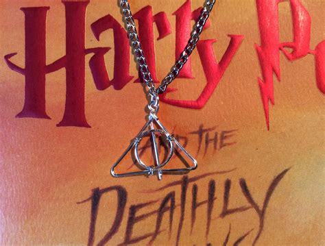 Deathly Hallows Necklace : 6 Steps - Instructables