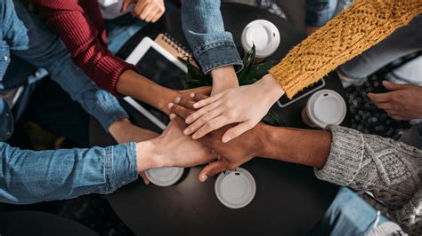 Teamwork: Die 4 Faktoren erfolgreicher Zusammenarbeit - Onpulson