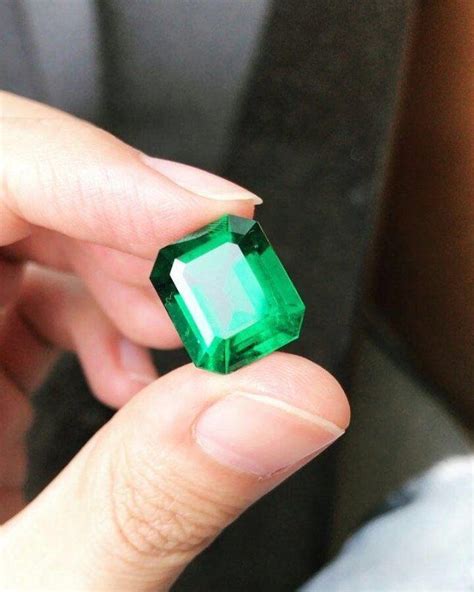 natural emerald   precious beryl     rarest