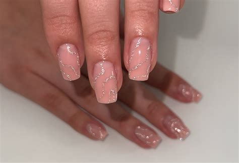 Wiosenne trendy 2023 w stylizacji paznokci | Glow Atelier