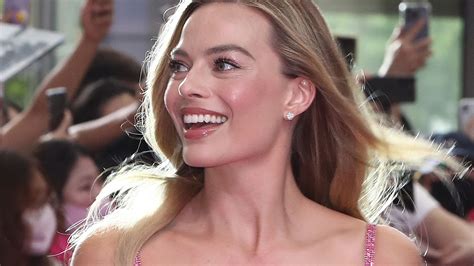 Margot Robbie swears by top Japanese beauty brand's foundation: 'It ...