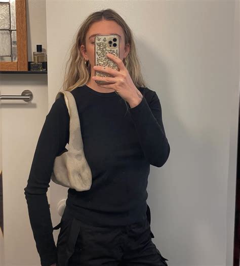 Emily Holmes | me + my ceramic purse 🔐🫂 | Instagram